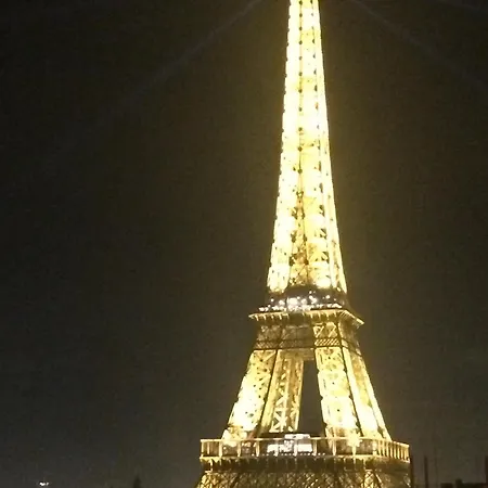 Eiffel Tower Incredible View Parigi
